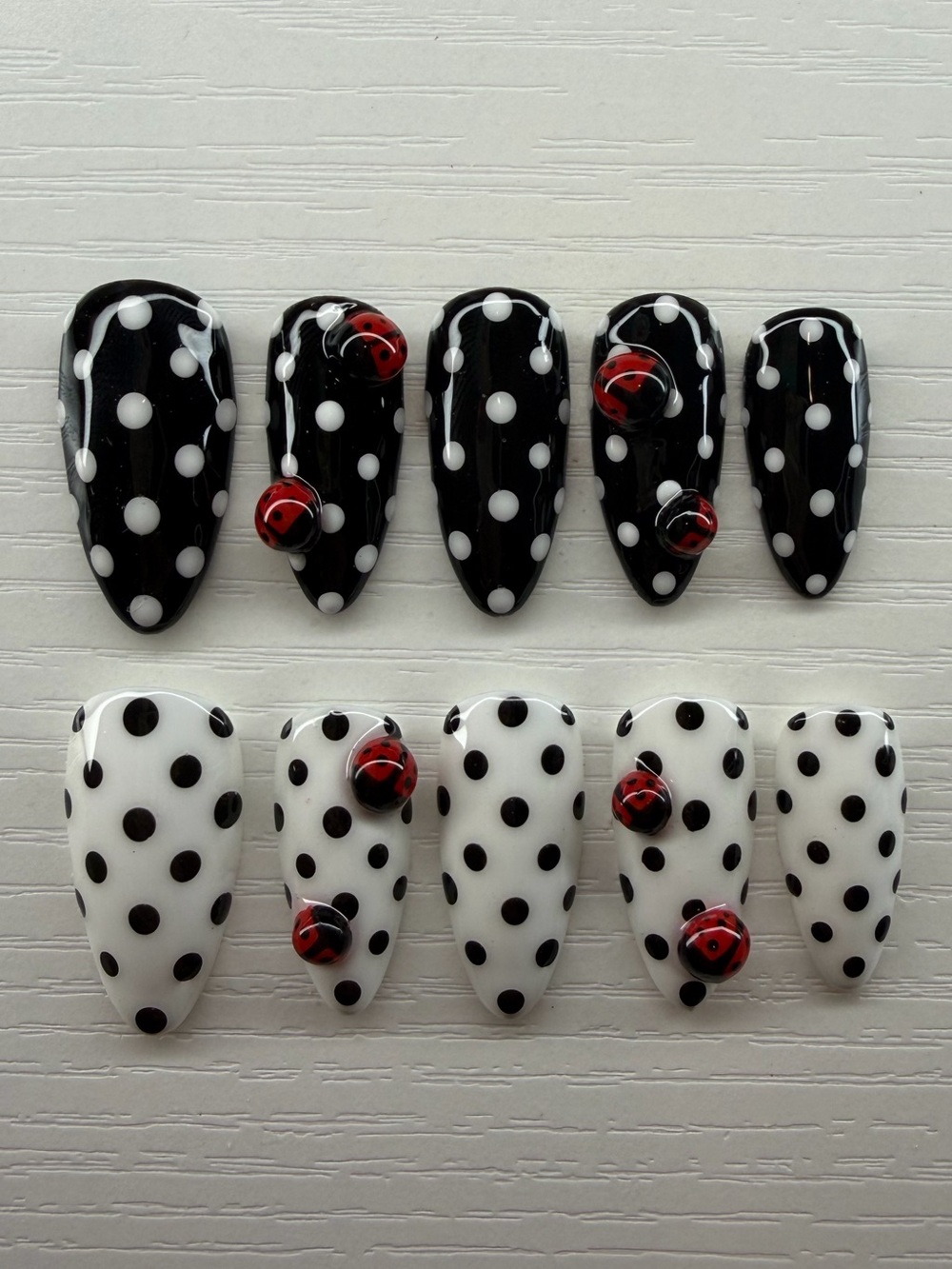 Lady bug press on nails - size medium